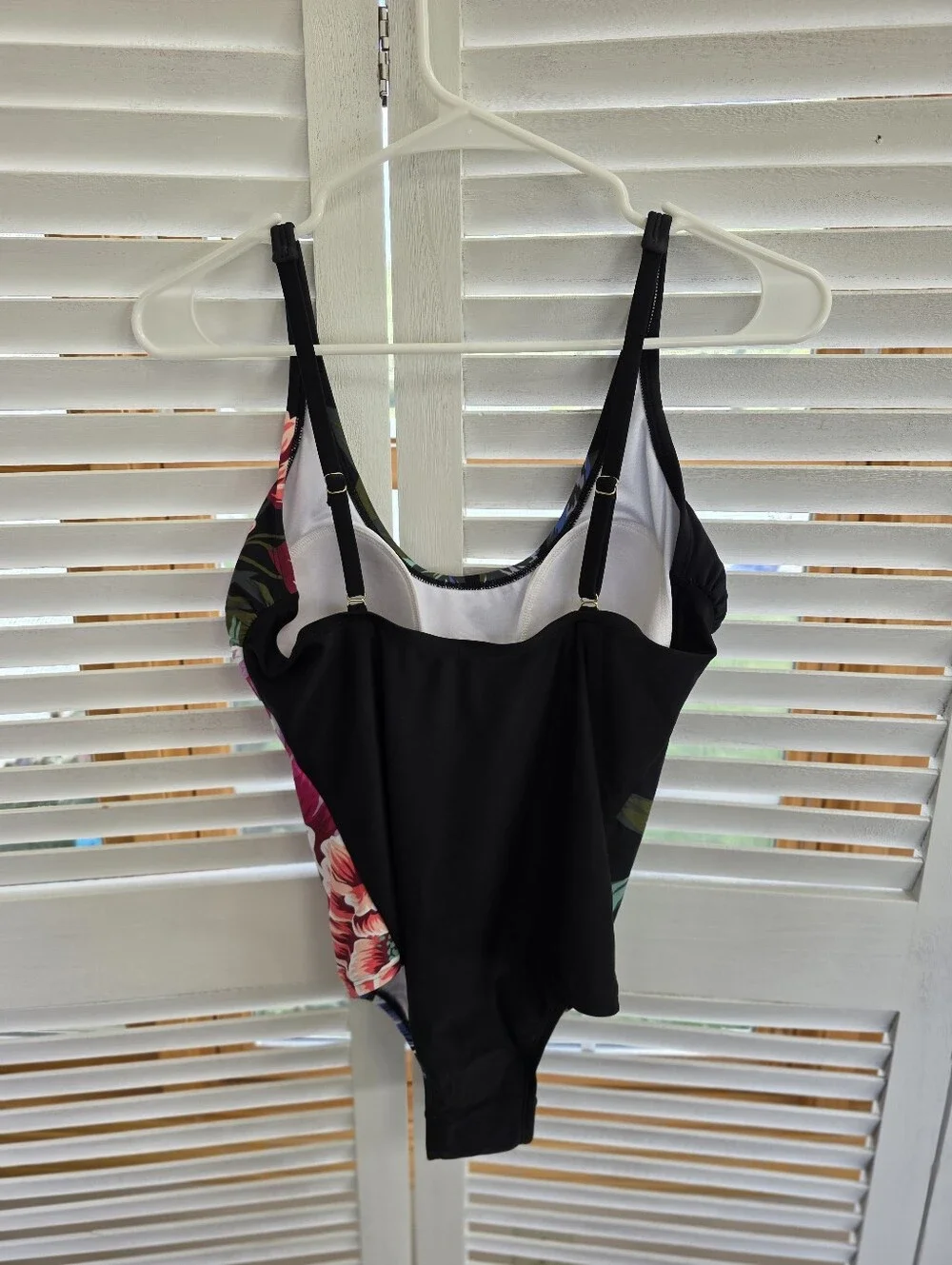 Kona Sol Women's Floral Print One-piece Swimsuit Size M
